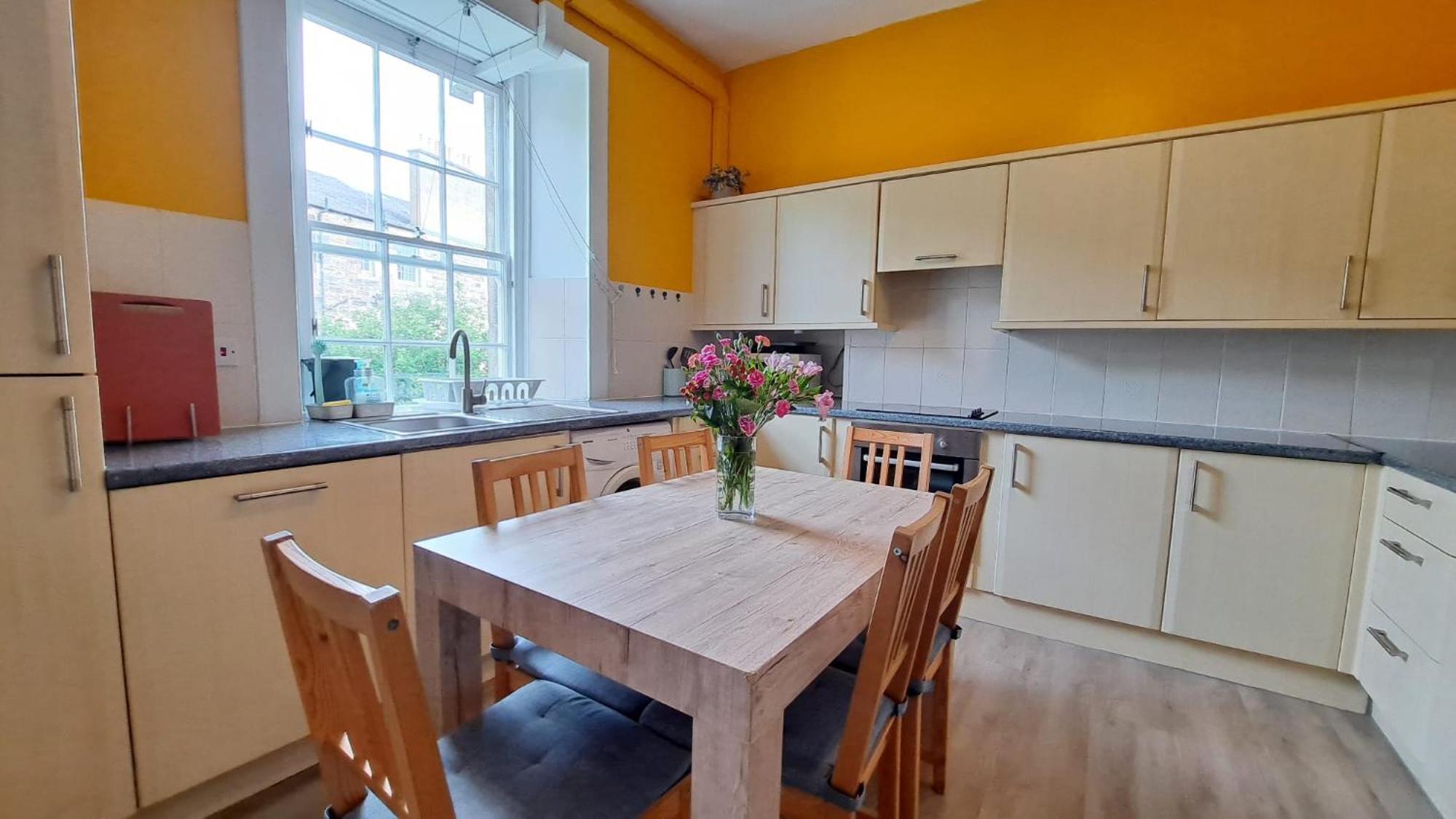 Spacious Victorian Flat In